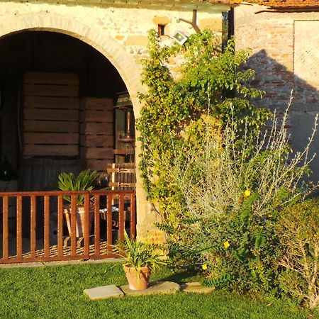 Casa Vacanze Villa Maria Анґ'ярі Екстер'єр фото
